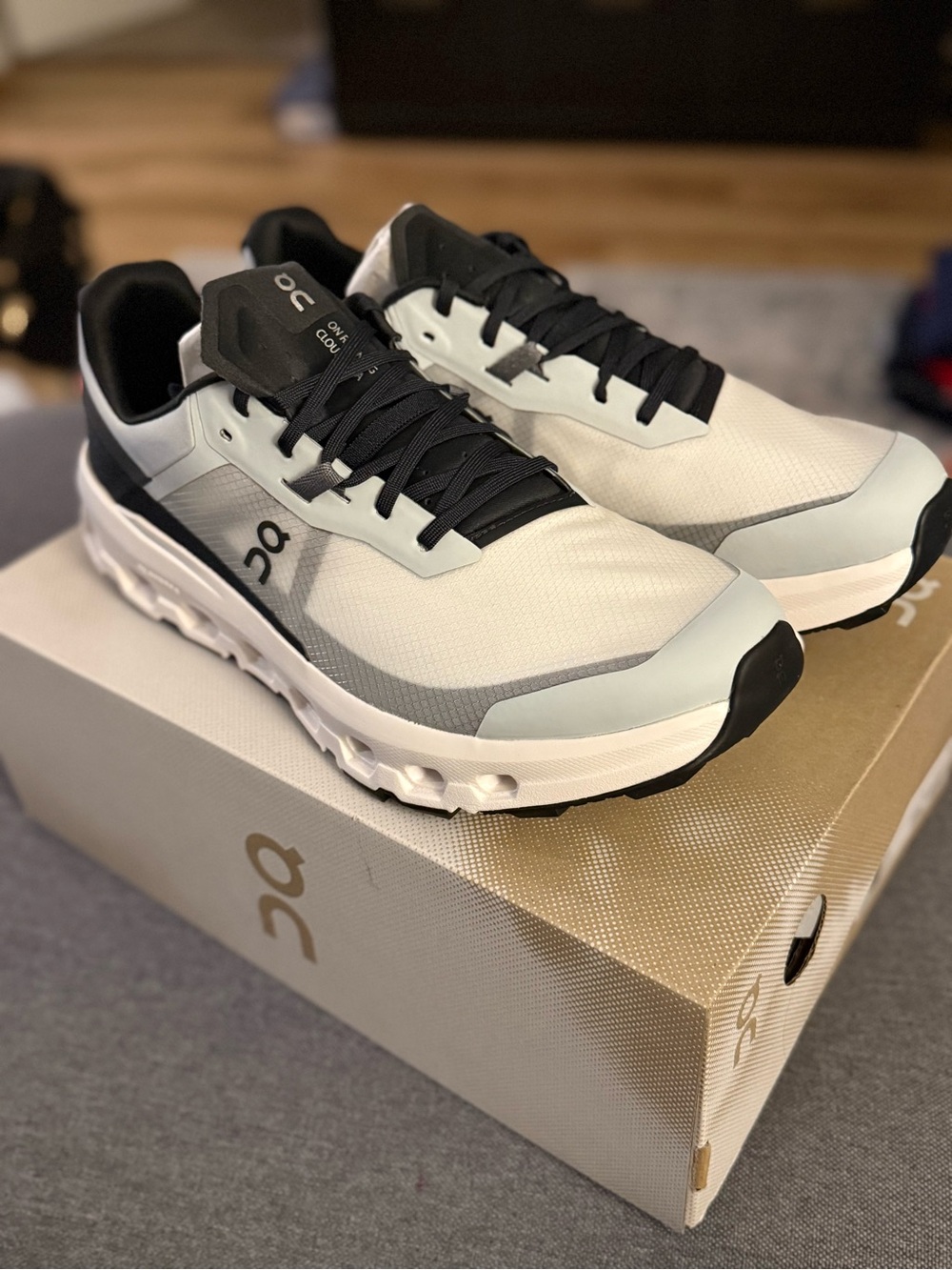 NWT Men’s On Running Cloudvista 2 Men's Hiking Shoes - Glacier/Eclipse